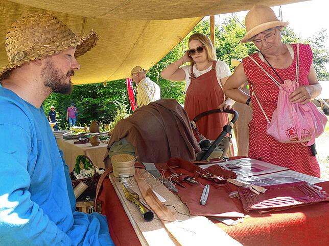 Bild 15: Zeitreise auf dem Campus Galli: Living-History-Gruppen zeigen Leben im Mittelalter