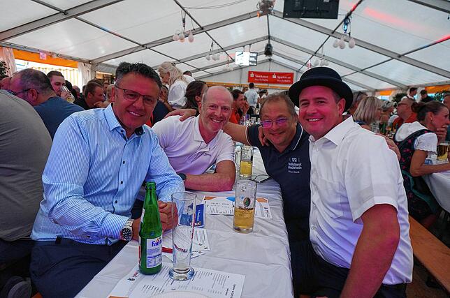 Bild 23: Chilbi: Stimmung pur im Festzelt beim Wunschkonzert