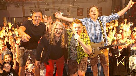 Bild : Ausgelassene Stimmung beim Dorfrocker-Konzert in Sauldorf