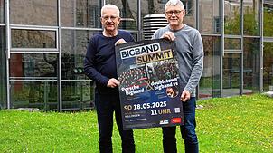 Rudolf Reim, Bürgerstiftung VS, und Matthias Fellhauer, Doubletown Bigband VS, versprechen großes Kino beim Doppelkonzert (von links). ...