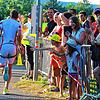 Mit selbstgebastelten Plakaten und guten Zurufen verfolgten die Zuschauer gebannt die Sportler entlang der Strecke.