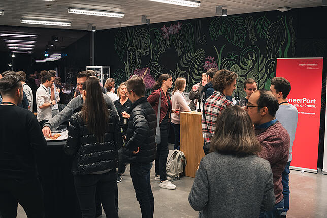 Regelmäßig findet die Startup-Lounge, ein Netzwerk-Treffen von Gründern, Ideengebern und Unternehmern, an verschiedenen Orten rund um ...