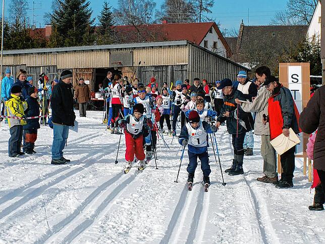 Der traditionelle Skilanglaufwettbewerb der Narrenvereins Waldwinkel „Rund um Hubertshofen „in Verbindung mit den Vereinsmeisterschaften ...