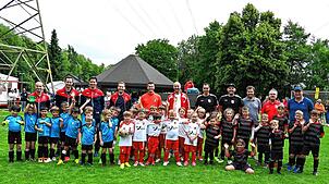Das sind die drei Bambini-Mannschaften mit ihren Betreuern und Trainern aus Lauchringen (von links), Weilheim und Gurtweil, die beim ...