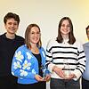 Dirigent Luis Maulbetsch (von links), Saskia Dörflinger (20 Jahre) und Esther Keller (zehn) wurden von Helmut Martin und Astrid ...