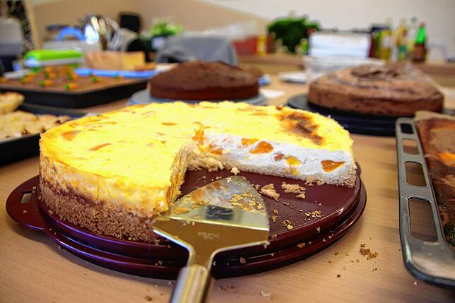 Süßer Nachtisch gefällig? Das Kuchenbuffet bietet große Auswahl von Marmor- über Rübli- bis Käsekuchen.