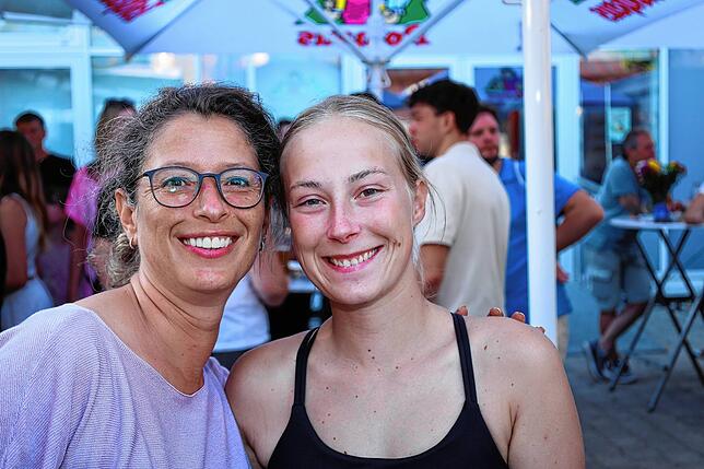 Bild 21: Feierlaune mit der Gretle-Band beim Dettinger Dorffest - hier gibt’s die schönsten Bilder