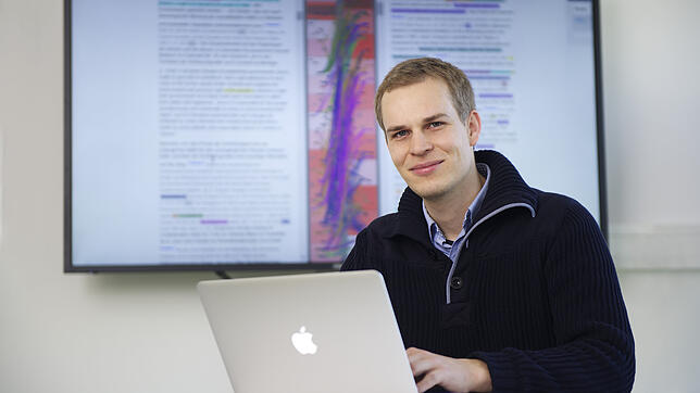 Bela Gipp war Juniorprofessor an der Universität Konstanz bevor er einen Ruf an die Uni Wuppertal annahm. Er ist Mitbegründer des ...