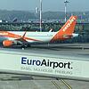 Ein Flieger am Gate des Euroairports Basel-Mulhouse (Archivbild).
