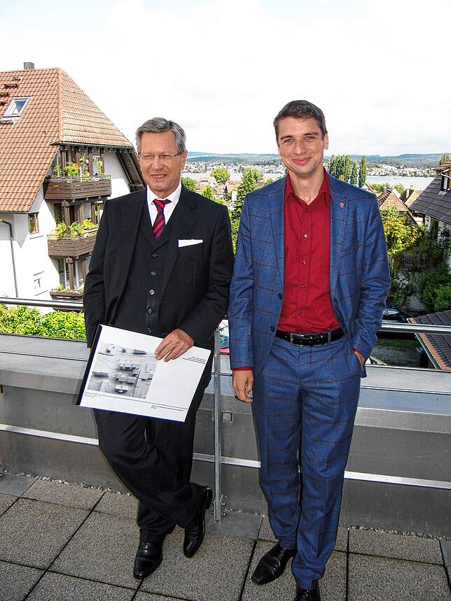 Stehen an der Spitze der Wohnbaugesellschaft: Sparkassendirektor Johann Roth (links) und Bürgermeister Stefan Friedrich.