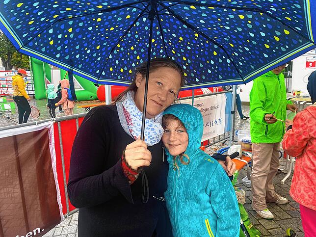 Monika Bäumle besucht die 13. Überlinger Kinderolympiade mit ihrer Tochter neunjährigen Tochter Flora. Die Neunjährige hat keine ...
