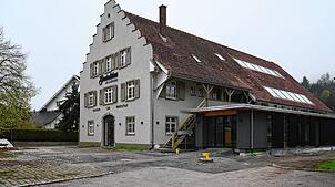 Das von Grund auf zum neuen Gmeindshus umgebaute denkmalgeschützte Anwesen Wettenstraße 2 in Oberlauchringen als bedeutendstes ...