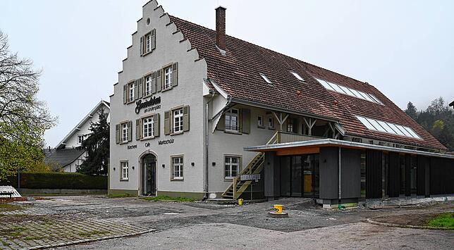 Das von Grund auf zum neuen Gmeindshus umgebaute denkmalgeschützte Anwesen Wettenstraße 2 in Oberlauchringen als bedeutendstes ...