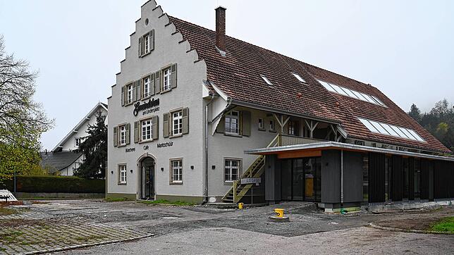 Das von Grund auf zum neuen Gmeindshus umgebaute denkmalgeschützte Anwesen Wettenstraße 2 in Oberlauchringen als bedeutendstes ...