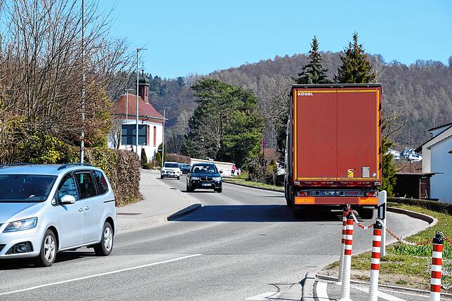 Auf der Bundesstraße 34 (Radolfzeller Straße) innerhalb von Ludwigshafen herrscht momentan noch viel Verkehr.
