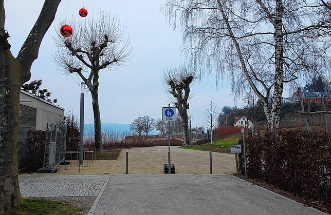 Hier kann nun jeder Spaziergänger durch und den sechs Hektar großen Park erleben.