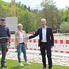Freuen sich auf technische Verbesserungen im Freibad (v.l.): Manfred Raff (Sachgebietsleiter Hochbau bei der Stadt Stockach), ...