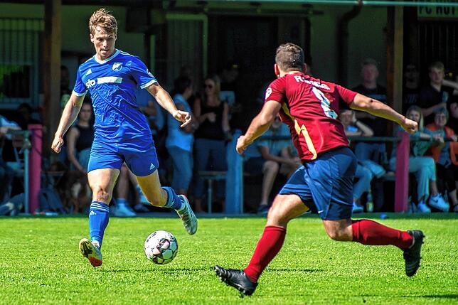 Bild 11: FC Weizen bleibt nach 2:0-Sieg beim FC Huttingen in der Kreisliga A &ndash; und wir haben Bilder