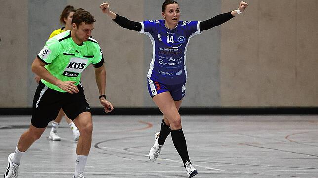 Kristin Schmitt (in blau) vom TuS Steißlingen will gegen die HSG Stuttgart Metzingen ein gutes Handballspiel zeigen.
