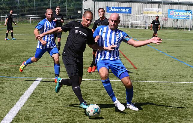 Bild 4: Spvgg. Brennet-Öflingen müht sich bei der Spvgg. Wehr in die zweite Pokalrunde &ndash; und wir haben Bilder!