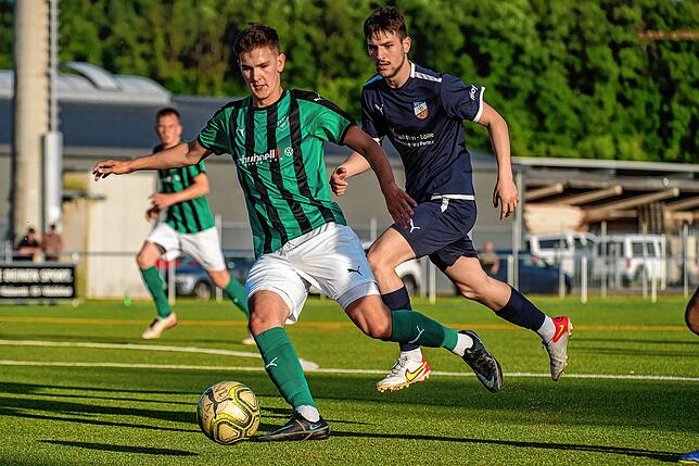 Bild 1: Titelanwärter FC Zell setzt sich mit 6:1 beim VfB Waldshut durch &ndash; und wir haben Bilder!