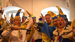 Beste Stimmung nach der geglückten Schlüsselübergabe im Reichenauer Rathaus, bei der die kleinen und großen Narren von der Gemeinde ...