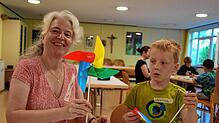 Hier weht ein frischer Wind. Ricarda Dannegger hat besonders für Kinder und Familien neue Angebote konzipiert. Hier bastelt sie beim ...