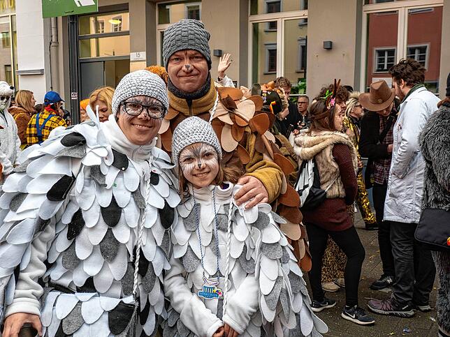 Bild 3: Schmotziger Dunschtig 2024: Tolle Kostüme und gute Laune auf der Marktstätte