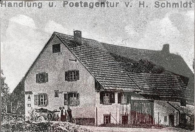 Auch darüber wird Thomann berichten: In der Dorfmitte betrieb Hieronymus Schmied um 1920 seine Handlung und Postagentur mit erstem ...