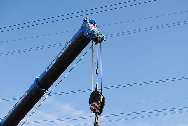 Aus Sicherheitsgründen muss der Strom der Überlandleitungen abgestellt werden.