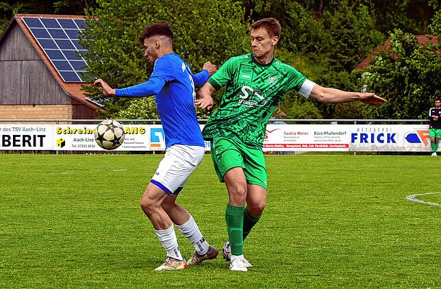 Bild 7: Der TSV Aach-Linz kantert Spfr Owingen-Billafingen 7:0 nieder. Wir waren mit der Kamera dabei.