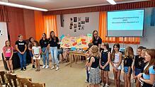 Die einzelnen Gruppen des Showtanzvereins Sauldorf stellen sich und ihre Aktivitäten während der Versammlung vor. Bild: Julia Barmet