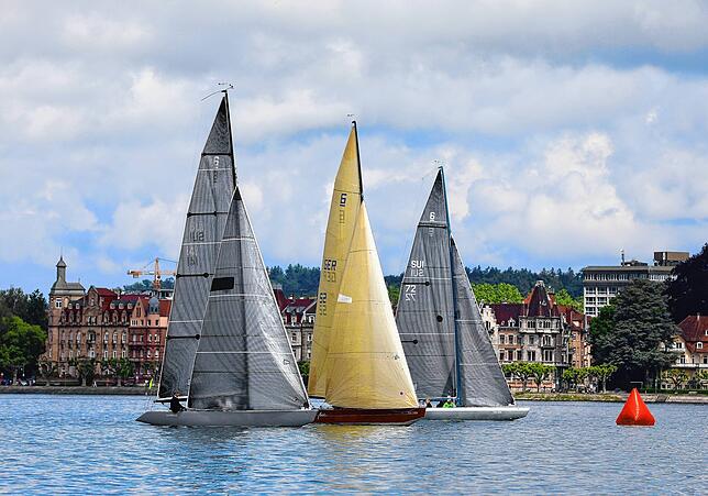 Bild 26: Dutzende Segelyachten im Konstanzer Trichter: Bilder der Regatten bei der Bodenseewoche