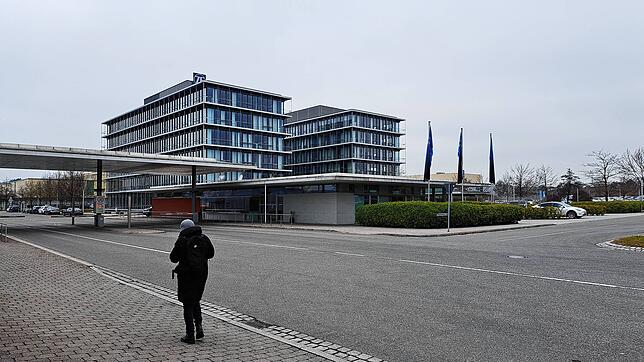 ZF Werk 2 am Mittwochmittag: Zwar sitzt hier nicht die von einer möglichen Ausgliederung betroffene Antriebssparte, Gedanken über ...