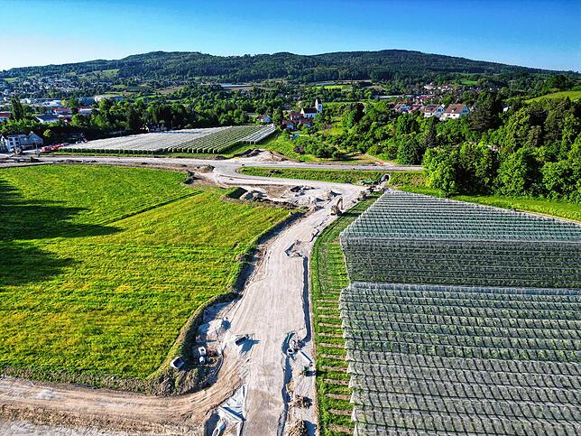 Bild 7: Drohnenflug über Riedheim: So sieht die gesperrte Müllstraße K7742 aus der Vogelperspektive aus