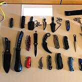 Auch diese Waffen wurden bei den Hausdurchsuchungen von der Polizei in der Drogenszene beschlagnahmt.
