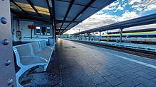 Am Bahnhof in Donaueschingen ist früh am Morgen nicht viel los. Nachmittags und abends wird der Bahnhof auch schon mal als Treffpunkt ...