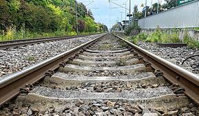 Leere Gleise in Konstanz. Aktuell fährt die Schwarzwaldbahn nicht bis zum Bodensee. Stattdessen muss man mit dem Seehas und Ersatzbussen ...