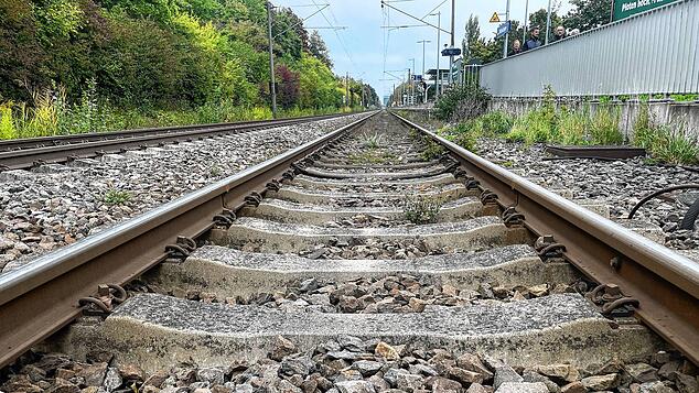 Leere Gleise in Konstanz. Aktuell fährt die Schwarzwaldbahn nicht bis zum Bodensee. Stattdessen muss man mit dem Seehas und Ersatzbussen ...