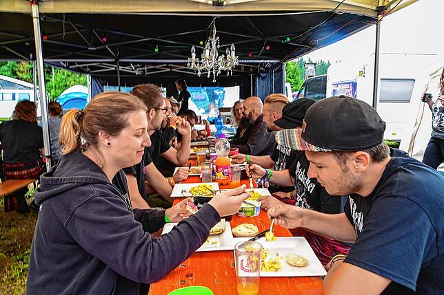 Ein bisschen dekadent darf es sein. Die Gruppe &bdquo;Metal-Muchachos&ldquo; ist ein aus allen Teilen Deutschlands zusammen gewürfelter ...