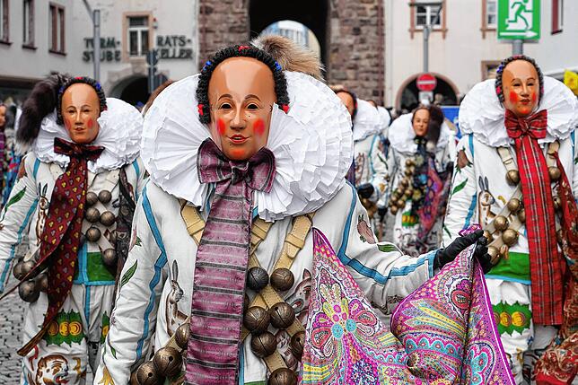 Stolze, gut angezogene Narros, verkörpern das Brauchtum der Historischen Narrozunft. Daran möchte der Verein festhalten.