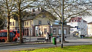 Der Busbahnhof Rheinfelden samt Pendlerparkplatz und Grünanlagen soll neu gestaltet werden. Dafür möchte die Stadt einen Wettbewerb ...