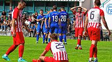 Torjubel beim FC Radolfzell, Tristesse beim FV Walbertsweiler-Rengetsweiler. Die Gastgeber dominierten die harmlosen Gäste beim 4:0.