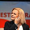 Nancy Faeser (SPD), Spitzenkandidatin der SPD und Bundesinnenministerin, reagiert nach der Veröffentlichung der ersten Prognose zur ...