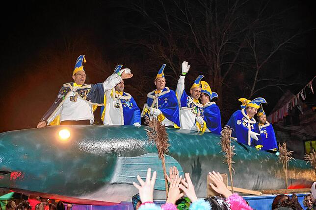Bild 1: Nachtumzug Möggingen 2025: Fasnacht in Bildern – 30 Gruppen in voller Pracht