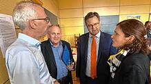 Im Gespräch bei der Geburtstagsfeier (von links) Heiko Schumacher, Abteilungsleiter für Biodiversität bei der Heinz-Sielmann-Stiftung, ...