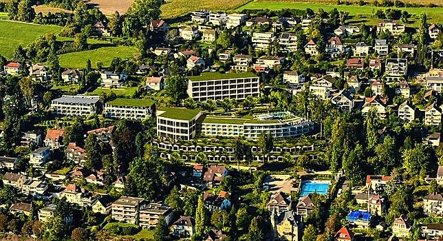 Eine Visualisierung der möglichen Zukunft: Völlig begrünt der neue Terrassenbau unten, im Zentrum ein Neubau der alle Ebenen ...