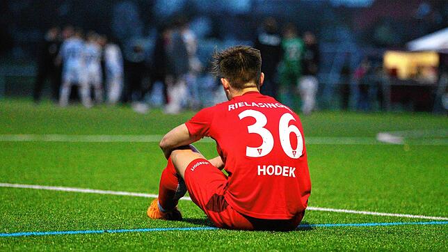 Wird vorerst nicht im Wettkampf zum Einsatz kommen: Julian Hodek vom Oberligisten FC Rielasingen-Arlen. Die Landesverbände empfehlen, ...