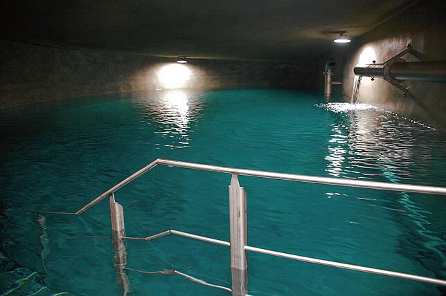 Die Wasserkammer sieht aus wie ein großes Schwimmbecken.
