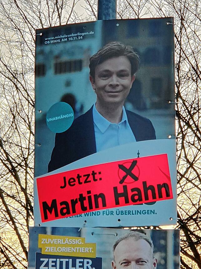 So prangte der Zusatzstreifen, genannt Störer, auf einem Wahlplakat.